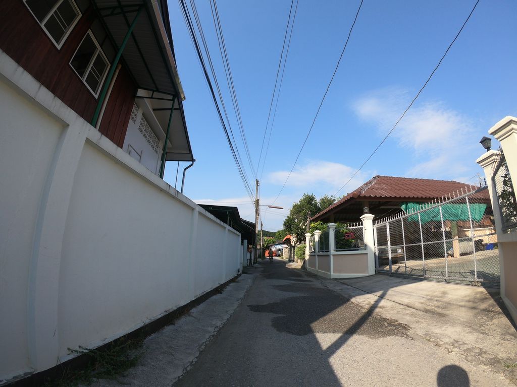 ภาพถนนตรงที่ U-Home Condo ตั้งอยู่ ถ่ายโดย chanuwath_grab พ.ศ. 2562 (2019) · A street-level view of where U-Home Condo stands, by chanuwath_grab in 2562 (2019)