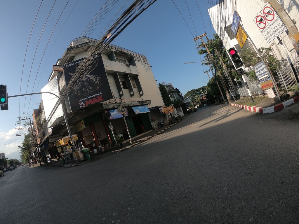 ภาพถนนตรงที่ สันป่าข่อยคลินิก ตั้งอยู่ ถ่ายโดย chanuwath_grab พ.ศ. 2562 (2019) · A street-level view of where สันป่าข่อยคลินิก · San Pa Khoi Clinic stands, by chanuwath_grab in 2562 (2019)