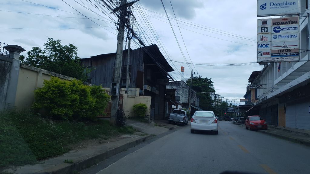ภาพถนนตรงที่ Otteri Wash & Dry สันป่าข่อย เชียงใหม่ ตั้งอยู่ ถ่ายโดย silamanee พ.ศ. 2561 (2018) · A street-level view of where Otteri Wash & Dry สันป่าข่อย เชียงใหม่ stands, by silamanee in 2561 (2018)