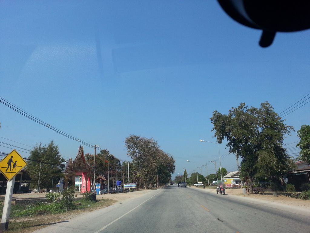 ภาพถนนตรงที่ หมอเล็กรักษาสัตว์ ตั้งอยู่ ถ่ายโดย mishari พ.ศ. 2558 (2015) · A street-level view of where หมอเล็กรักษาสัตว์ · Mo Lek Raksasat stands, by mishari in 2558 (2015)