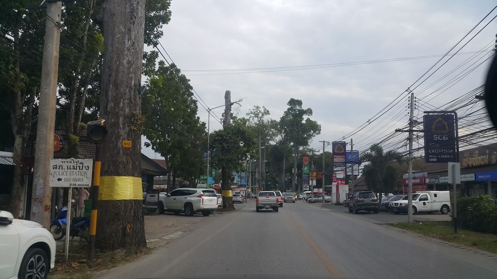 ภาพถนนตรงที่ ศูนย์บริการเครื่องวัดความดัน by นวรัตน์ เชียงใหม่ ตั้งอยู่ ถ่ายโดย jrcarlsen พ.ศ. 2561 (2018) · A street-level view of where ศูนย์บริการเครื่องวัดความดัน by นวรัตน์ เชียงใหม่ · Brikan Khrueang Wat Khwamdan By Norat Chiang Mai Centre stands, by jrcarlsen in 2561 (2018)
