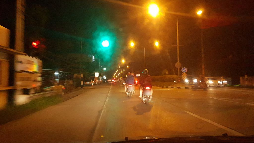 ภาพถนนตรงที่ หมอพจน์ สหคลินิก (Dr.Poj Polyclinic) ตั้งอยู่ ถ่ายโดย silamanee พ.ศ. 2561 (2018) · A street-level view of where หมอพจน์ สหคลินิก (Dr.Poj Polyclinic) stands, by silamanee in 2561 (2018)