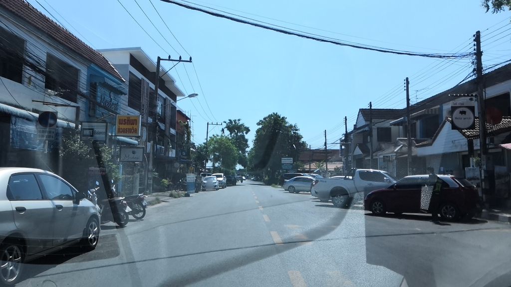 ภาพถนนตรงที่ TeaShiru House シール ตั้งอยู่ ถ่ายโดย charlesano พ.ศ. 2561 (2018) · A street-level view of where TeaShiru House シール stands, by charlesano in 2561 (2018)