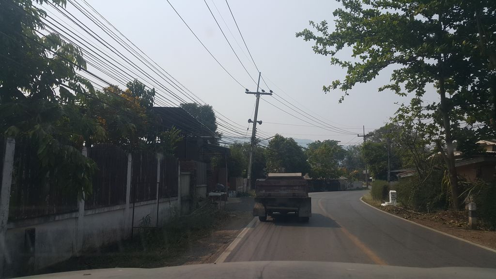 ภาพถนนตรงที่ บ้านก๋าง ร.ศ.244 ตั้งอยู่ ถ่ายโดย jrcarlsen พ.ศ. 2562 (2019) · A street-level view of where บ้านก๋าง ร.ศ.244 · Ban Kang Ra.sa.244 stands, by jrcarlsen in 2562 (2019)