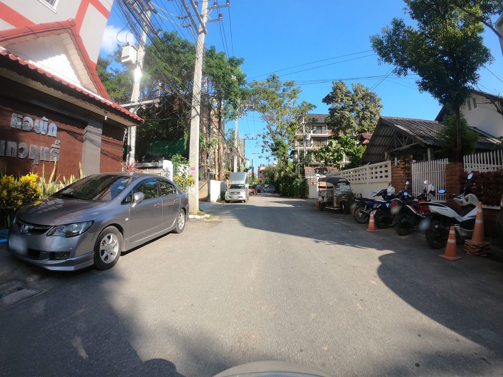 ภาพถนนตรงที่ TCA space ตั้งอยู่ ถ่ายโดย chanuwath_grab พ.ศ. 2562 (2019) · A street-level view of where TCA space stands, by chanuwath_grab in 2562 (2019)