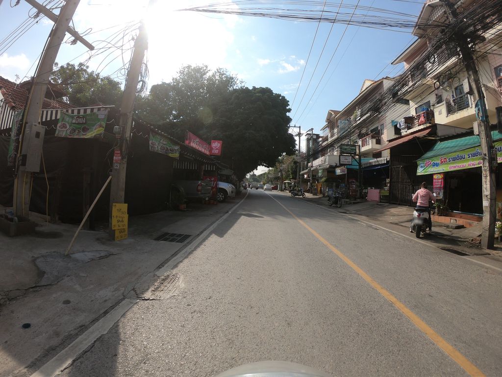 ภาพถนนตรงที่ ไก่ย่างห้าดาว ถ.โพธาราม ตั้งอยู่ ถ่ายโดย chanuwath_grab พ.ศ. 2562 (2019) · A street-level view of where ไก่ย่างห้าดาว ถ.โพธาราม · Kainga Hadao Tha.photharam stands, by chanuwath_grab in 2562 (2019)