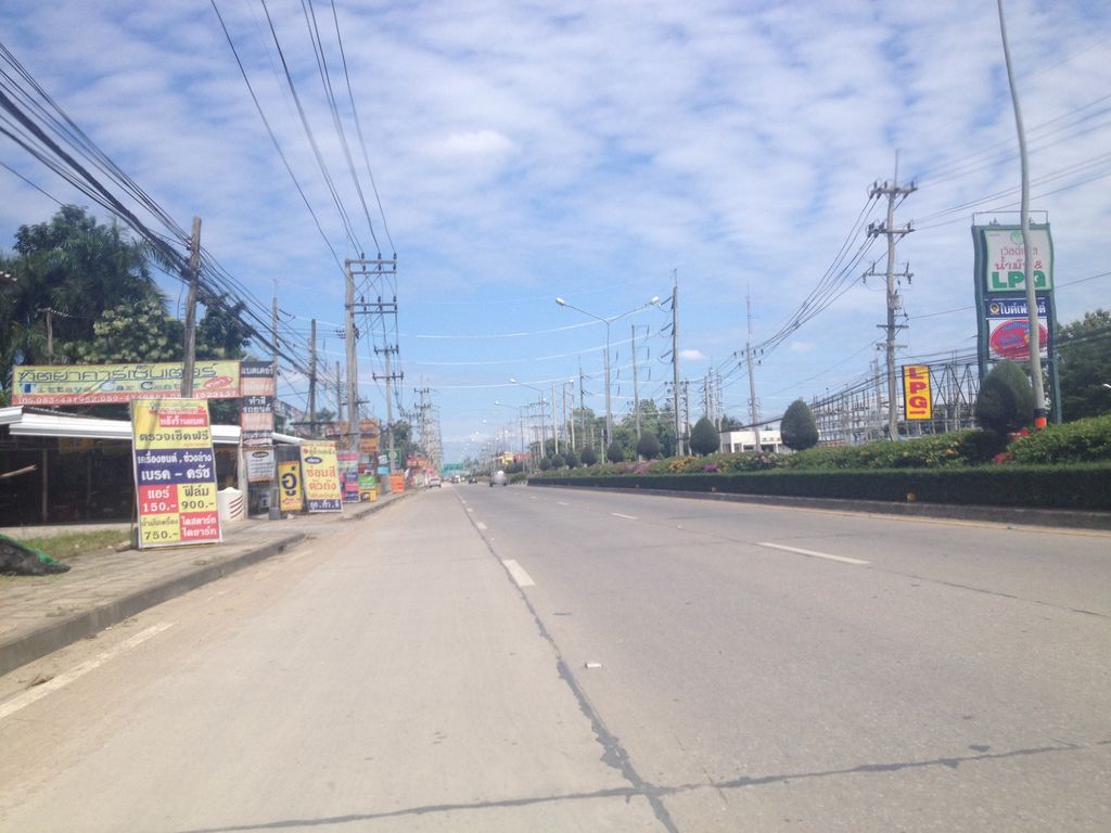 ภาพถนนตรงที่ นั่งเล่า เชียงใหม่ ตั้งอยู่ ถ่ายโดย jimwatana พ.ศ. 2558 (2015) · A street-level view of where นั่งเล่า เชียงใหม่ · Nanglao Chiang Mai stands, by jimwatana in 2558 (2015)