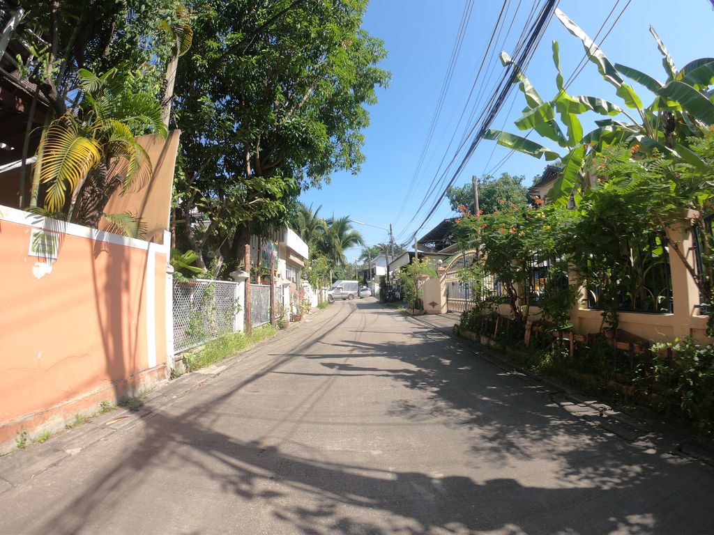 ภาพถนนตรงที่ กล้วยปิ้งยายดา ตั้งอยู่ ถ่ายโดย chanuwath_grab พ.ศ. 2562 (2019) · A street-level view of where กล้วยปิ้งยายดา · Kluai Ping Yai Da stands, by chanuwath_grab in 2562 (2019)