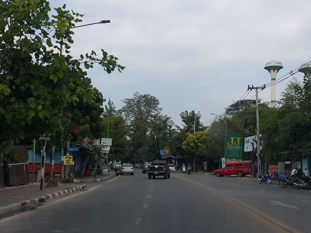 ภาพถนนตรงที่ เจทีเอ็ม หินอ่อน แกรนิต ตั้งอยู่ ถ่ายโดย jrcarlsen พ.ศ. 2558 (2015) · A street-level view of where เจทีเอ็ม หินอ่อน แกรนิต · J Thiem Hinon Kraenit stands, by jrcarlsen in 2558 (2015)