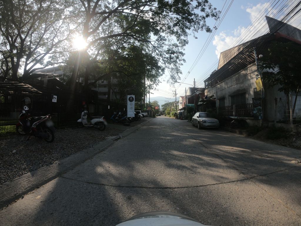 ภาพถนนตรงที่ ISDSI - International Sustainable Development Studies Institute ตั้งอยู่ ถ่ายโดย chanuwath_grab พ.ศ. 2562 (2019) · A street-level view of where ISDSI - International Sustainable Development Studies Institute stands, by chanuwath_grab in 2562 (2019)