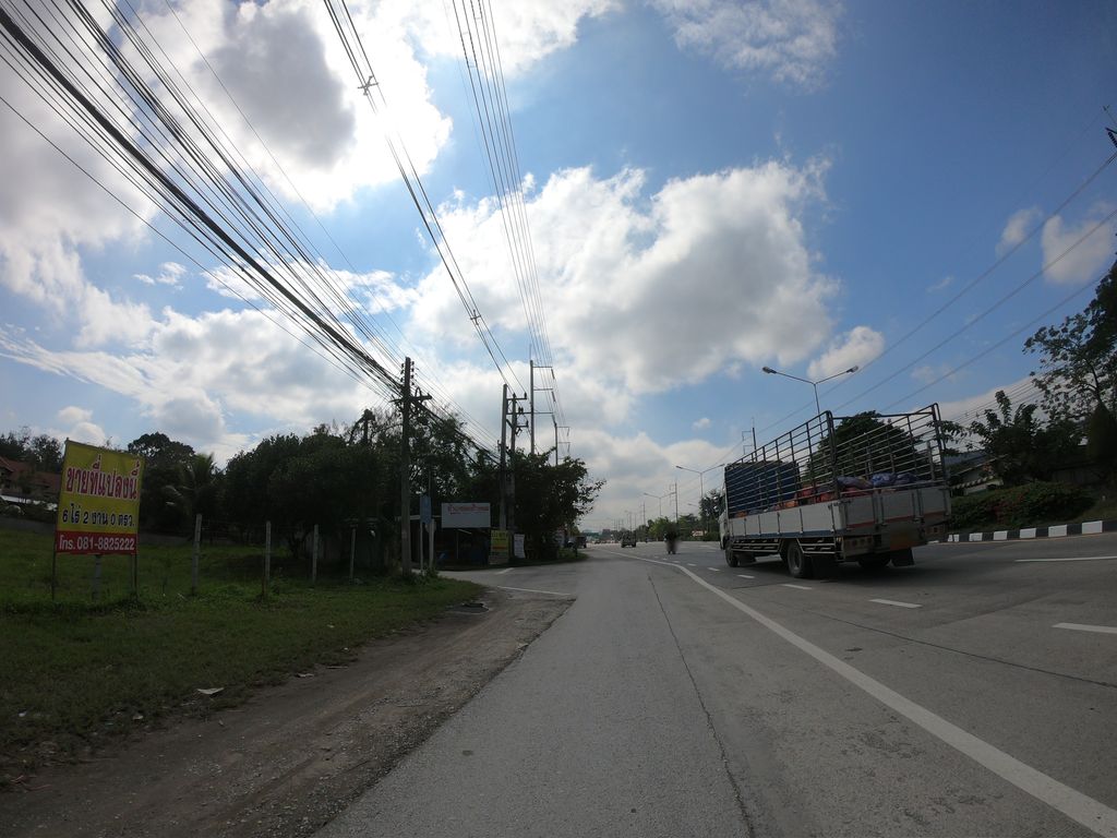 ภาพถนนตรงที่ Max Clean Carcare ตั้งอยู่ ถ่ายโดย chanuwath_grab พ.ศ. 2562 (2019) · A street-level view of where Max Clean Carcare stands, by chanuwath_grab in 2562 (2019)