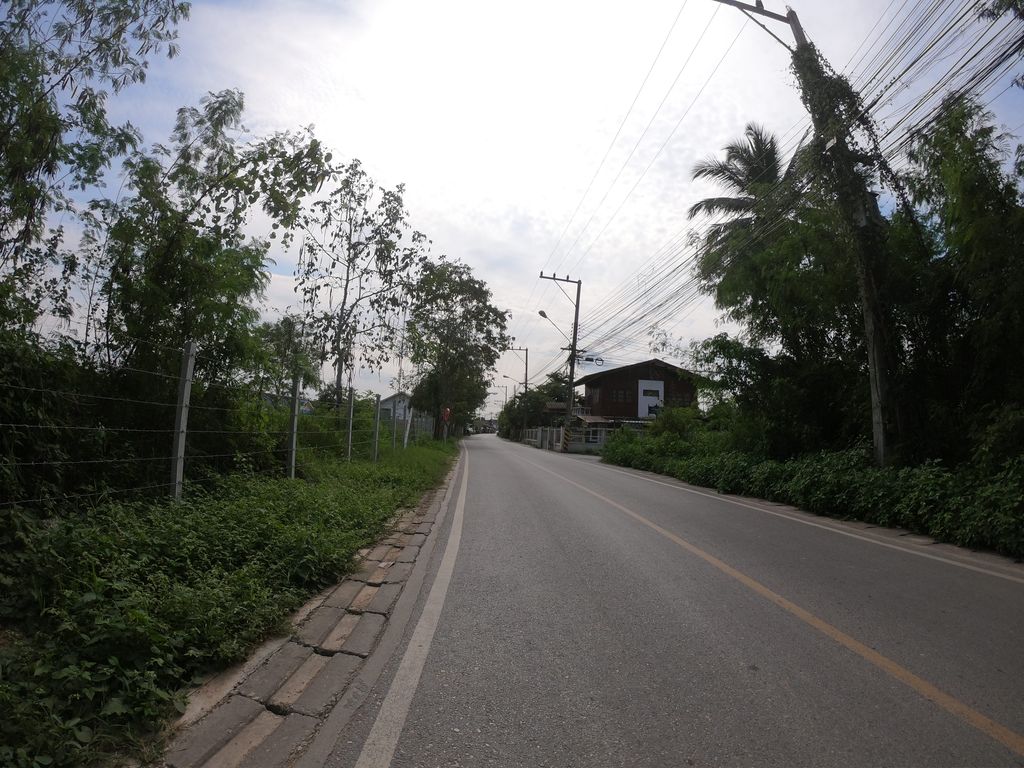 ภาพถนนตรงที่ No.45 Slowbar Coffee ตั้งอยู่ ถ่ายโดย chanuwath_grab พ.ศ. 2562 (2019) · A street-level view of where No.45 Slowbar Coffee stands, by chanuwath_grab in 2562 (2019)