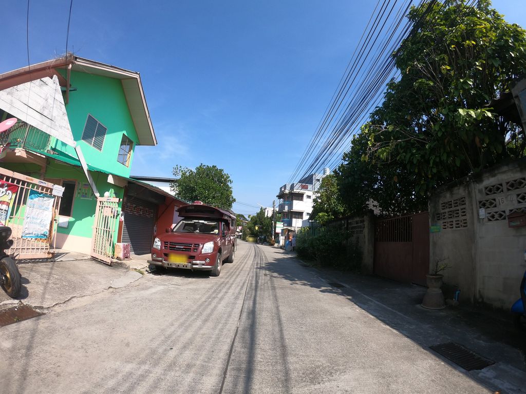 ภาพถนนตรงที่ อยู่ดีคอร์ต ตั้งอยู่ ถ่ายโดย chanuwath_grab พ.ศ. 2562 (2019) · A street-level view of where อยู่ดีคอร์ต · Yudikot stands, by chanuwath_grab in 2562 (2019)