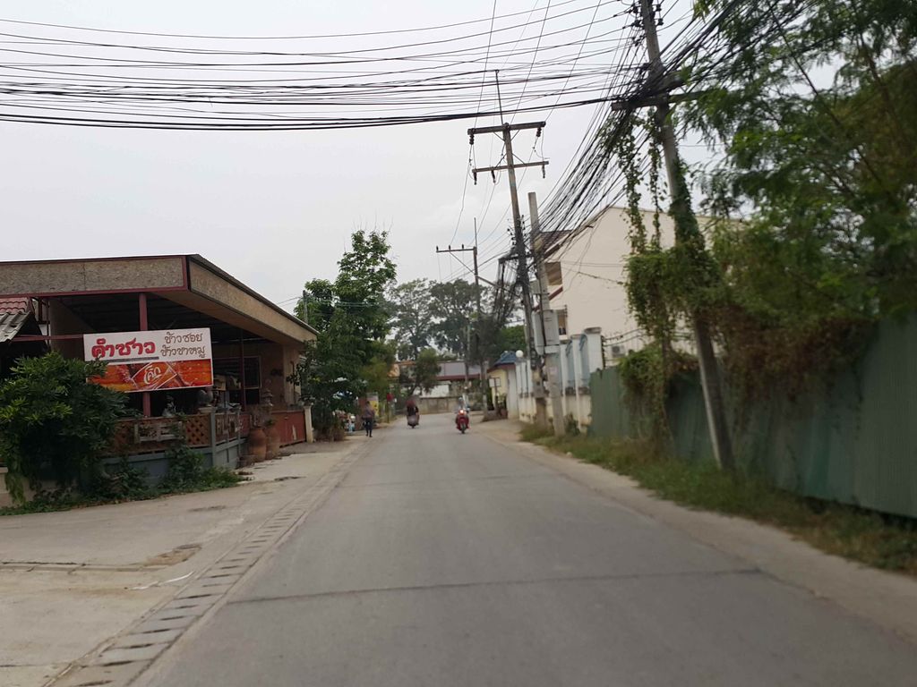 ภาพถนนตรงที่ Fruit Addicts ตั้งอยู่ ถ่ายโดย jrcarlsen พ.ศ. 2558 (2015) · A street-level view of where Fruit Addicts stands, by jrcarlsen in 2558 (2015)