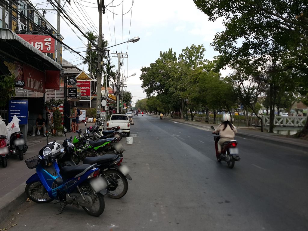 ภาพถนนตรงที่ Black club ตั้งอยู่ ถ่ายโดย jrcarlsen พ.ศ. 2558 (2015) · A street-level view of where Black club stands, by jrcarlsen in 2558 (2015)