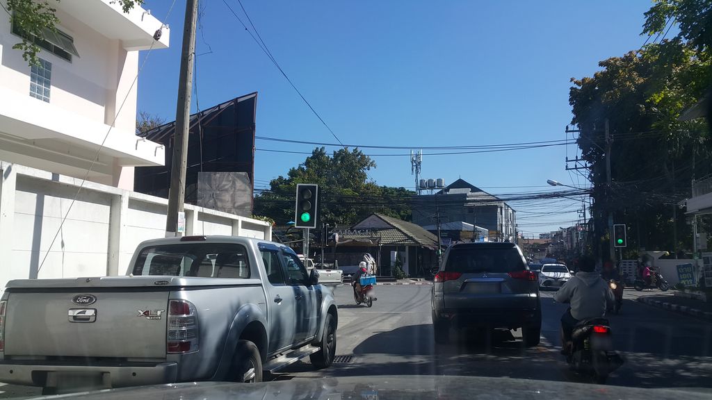 ภาพถนนตรงที่ เอกสารราชวิถี ตั้งอยู่ ถ่ายโดย jrcarlsen พ.ศ. 2561 (2018) · A street-level view of where เอกสารราชวิถี · Eksan Ratcha Withi stands, by jrcarlsen in 2561 (2018)