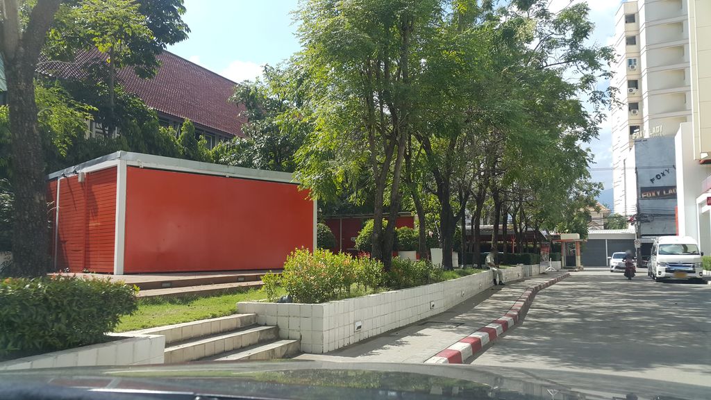 ภาพถนนตรงที่ กาแฟสองดอย Songdoi Coffee ตั้งอยู่ ถ่ายโดย jrcarlsen พ.ศ. 2559 (2016) · A street-level view of where กาแฟสองดอย Songdoi Coffee stands, by jrcarlsen in 2559 (2016)