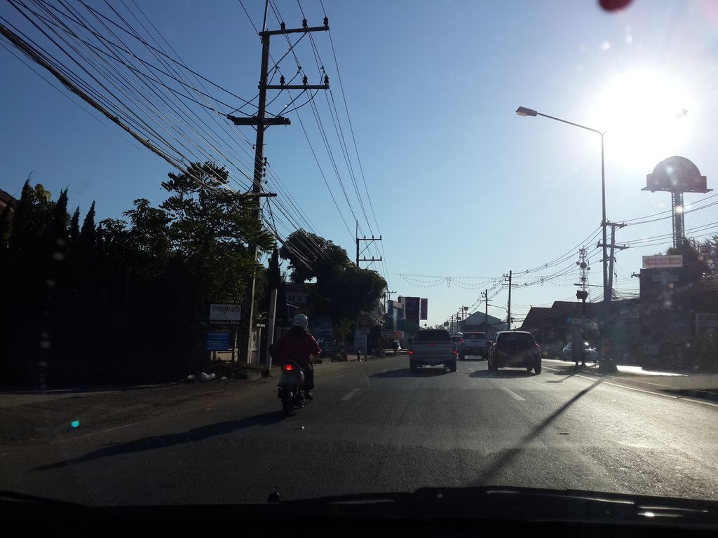 ภาพถนนตรงที่ โรงแรมมาละไม ตั้งอยู่ ถ่ายโดย mishari พ.ศ. 2557 (2014) · A street-level view of where โรงแรมมาละไม · Ma Lamai Hotel stands, by mishari in 2557 (2014)
