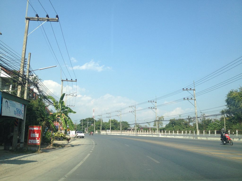 ภาพถนนตรงที่ ร้าน Cs รวมอะไหล่ ตั้งอยู่ ถ่ายโดย jimwatana พ.ศ. 2558 (2015) · A street-level view of where ร้าน Cs รวมอะไหล่ · Ran Cs Ruamalai stands, by jimwatana in 2558 (2015)