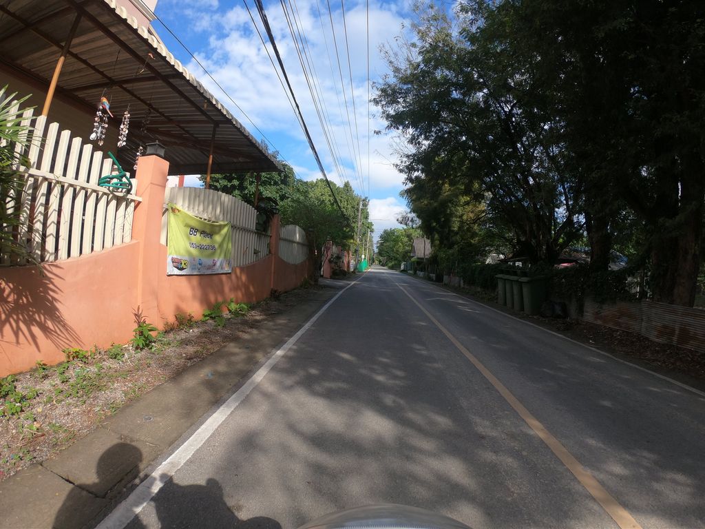 ภาพถนนตรงที่ B.B.Place ตั้งอยู่ ถ่ายโดย chanuwath_grab พ.ศ. 2562 (2019) · A street-level view of where B.B.Place stands, by chanuwath_grab in 2562 (2019)