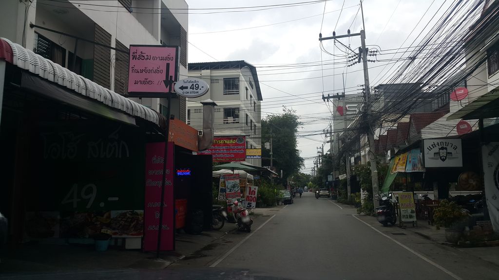 ภาพถนนตรงที่ Annie's Waxing and Nails ตั้งอยู่ ถ่ายโดย jrcarlsen พ.ศ. 2560 (2017) · A street-level view of where Annie's Waxing and Nails stands, by jrcarlsen in 2560 (2017)