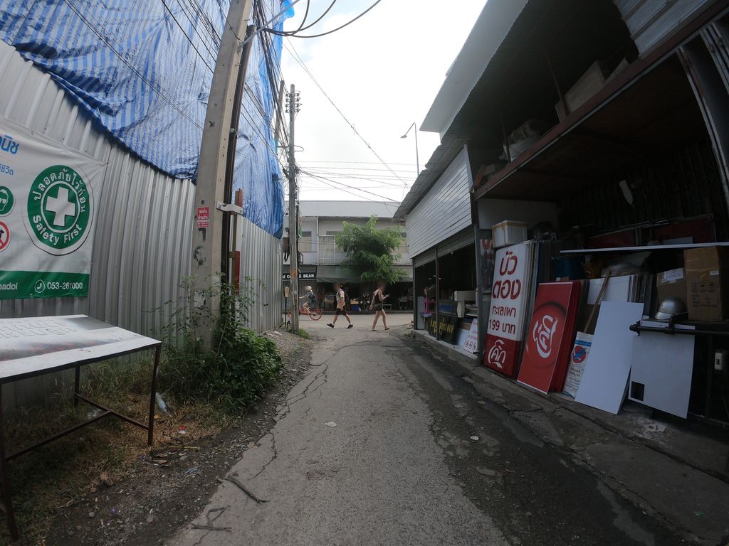 ภาพถนนตรงที่ 妙缘财寺 ตั้งอยู่ ถ่ายโดย chanuwath_grab พ.ศ. 2562 (2019) · A street-level view of where 妙缘财寺 stands, by chanuwath_grab in 2562 (2019)