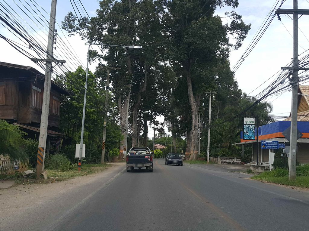ภาพถนนตรงที่ Western Union ตั้งอยู่ ถ่ายโดย jrcarlsen พ.ศ. 2558 (2015) · A street-level view of where Western Union stands, by jrcarlsen in 2558 (2015)