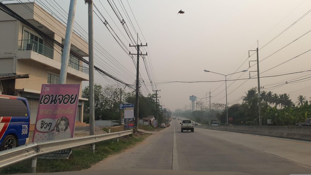 ภาพถนนตรงที่ เอนจอย ตั้งอยู่ ถ่ายโดย jrcarlsen พ.ศ. 2566 (2023) · A street-level view of where เอนจอย · Enchoi stands, by jrcarlsen in 2566 (2023)