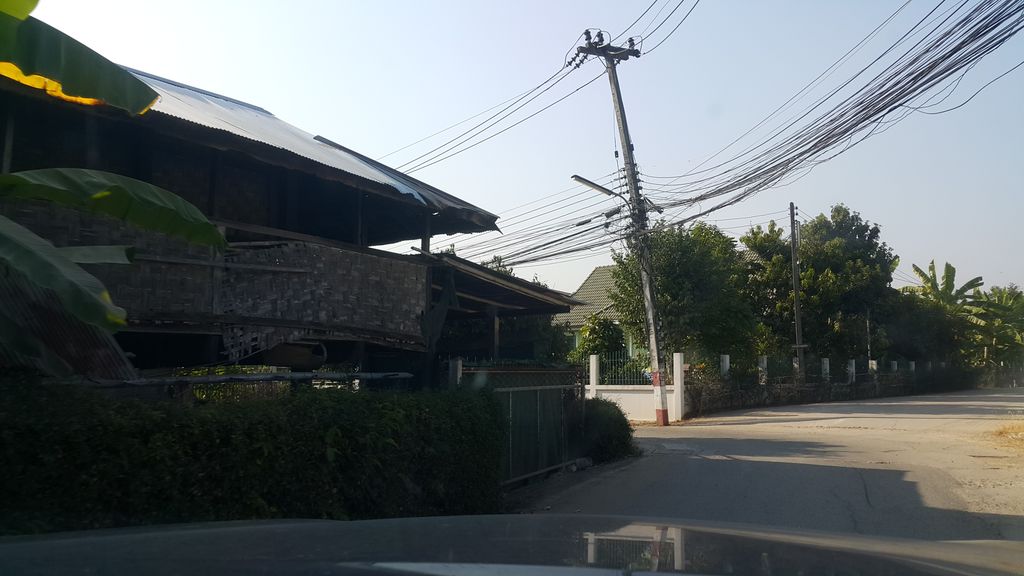 ภาพถนนตรงที่ Eyesa Yoga Sala Chiangmai ตั้งอยู่ ถ่ายโดย jrcarlsen พ.ศ. 2561 (2018) · A street-level view of where Eyesa Yoga Sala Chiangmai stands, by jrcarlsen in 2561 (2018)