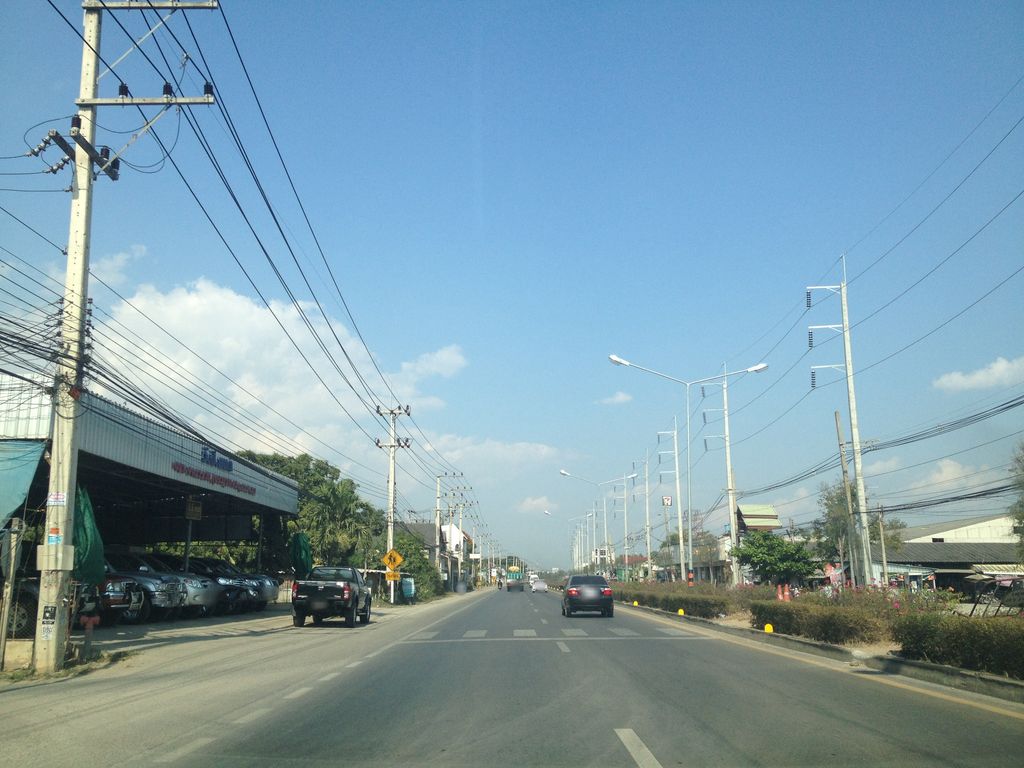 ภาพถนนตรงที่ หางดงสเเตนเลส ตั้งอยู่ ถ่ายโดย jimwatana พ.ศ. 2558 (2015) · A street-level view of where หางดงสเเตนเลส · Hang Dong Satenlet stands, by jimwatana in 2558 (2015)
