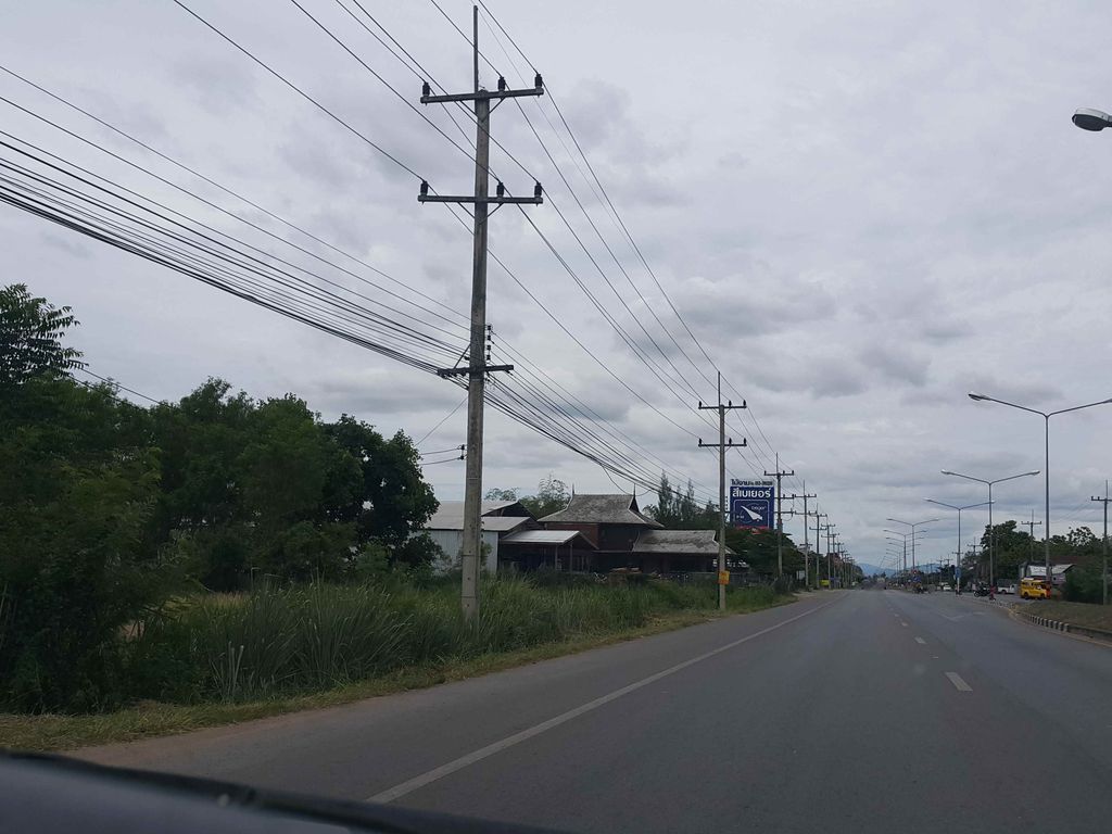 ภาพถนนตรงที่ สถานตรวจสภาพรถ แม่ขาน ตั้งอยู่ ถ่ายโดย jrcarlsen พ.ศ. 2558 (2015) · A street-level view of where สถานตรวจสภาพรถ แม่ขาน · Sathan Truatsaphaphrot Mae Khan stands, by jrcarlsen in 2558 (2015)