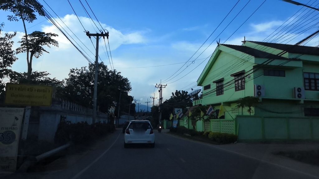 ภาพถนนตรงที่ ปั๊มน้ำมันบางจาก ตั้งอยู่ ถ่ายโดย charlesano พ.ศ. 2561 (2018) · A street-level view of where ปั๊มน้ำมันบางจาก · Bangchak Filling station stands, by charlesano in 2561 (2018)