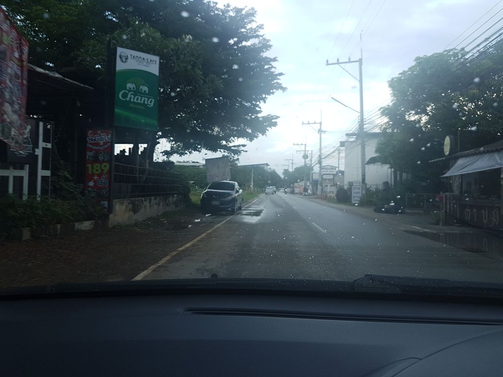 ภาพถนนตรงที่ มักยำ ตั้งอยู่ ถ่ายโดย ekkarin พ.ศ. 2561 (2018) · A street-level view of where มักยำ · Makyam stands, by ekkarin in 2561 (2018)