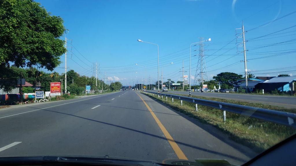 ภาพถนนตรงที่ เมกา ไวนิล ตั้งอยู่ ถ่ายโดย silamanee พ.ศ. 2561 (2018) · A street-level view of where เมกา ไวนิล · Meka Vinyl stands, by silamanee in 2561 (2018)