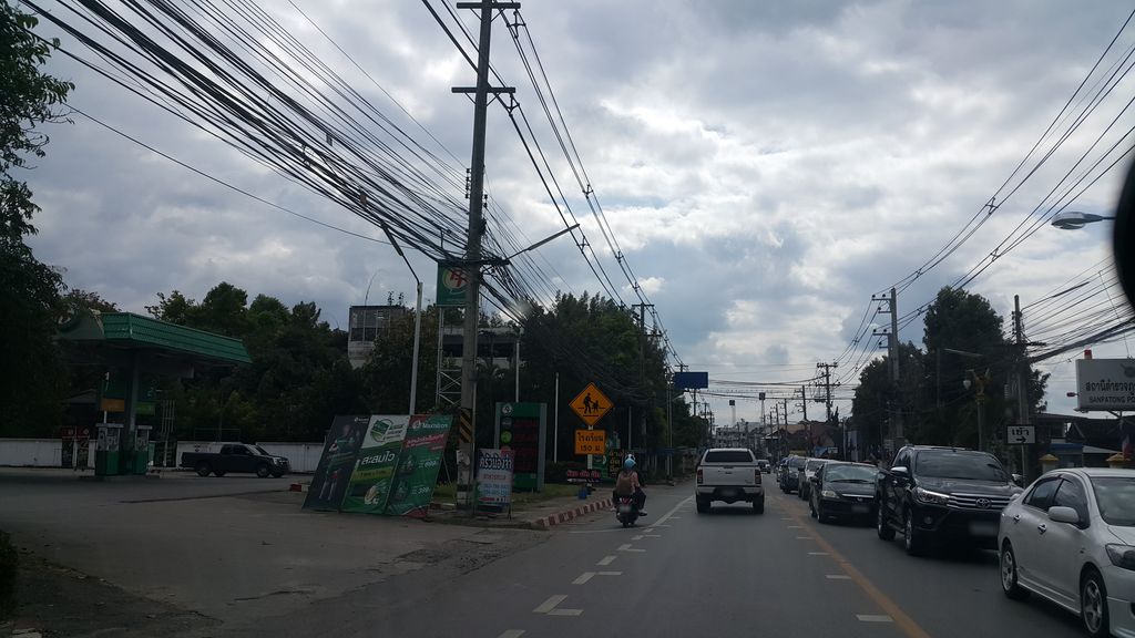 ภาพถนนตรงที่ คลินิกทันตกรรมหมอต๊อก - Dr.Tok Dental Clinic ตั้งอยู่ ถ่ายโดย jrcarlsen พ.ศ. 2561 (2018) · A street-level view of where คลินิกทันตกรรมหมอต๊อก - Dr.Tok Dental Clinic stands, by jrcarlsen in 2561 (2018)