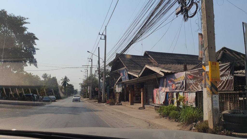 ภาพถนนตรงที่ Nantiya Coffee ตั้งอยู่ ถ่ายโดย jrcarlsen พ.ศ. 2566 (2023) · A street-level view of where Nantiya Coffee stands, by jrcarlsen in 2566 (2023)