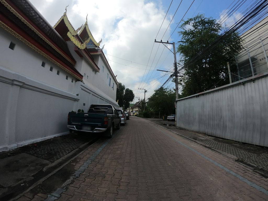 ภาพถนนตรงที่ คลินิกทันตกรรมเบสท์สไมล์ ตั้งอยู่ ถ่ายโดย chanuwath_grab พ.ศ. 2562 (2019) · A street-level view of where คลินิกทันตกรรมเบสท์สไมล์ · Thantakrarom Bet Smile Clinic stands, by chanuwath_grab in 2562 (2019)