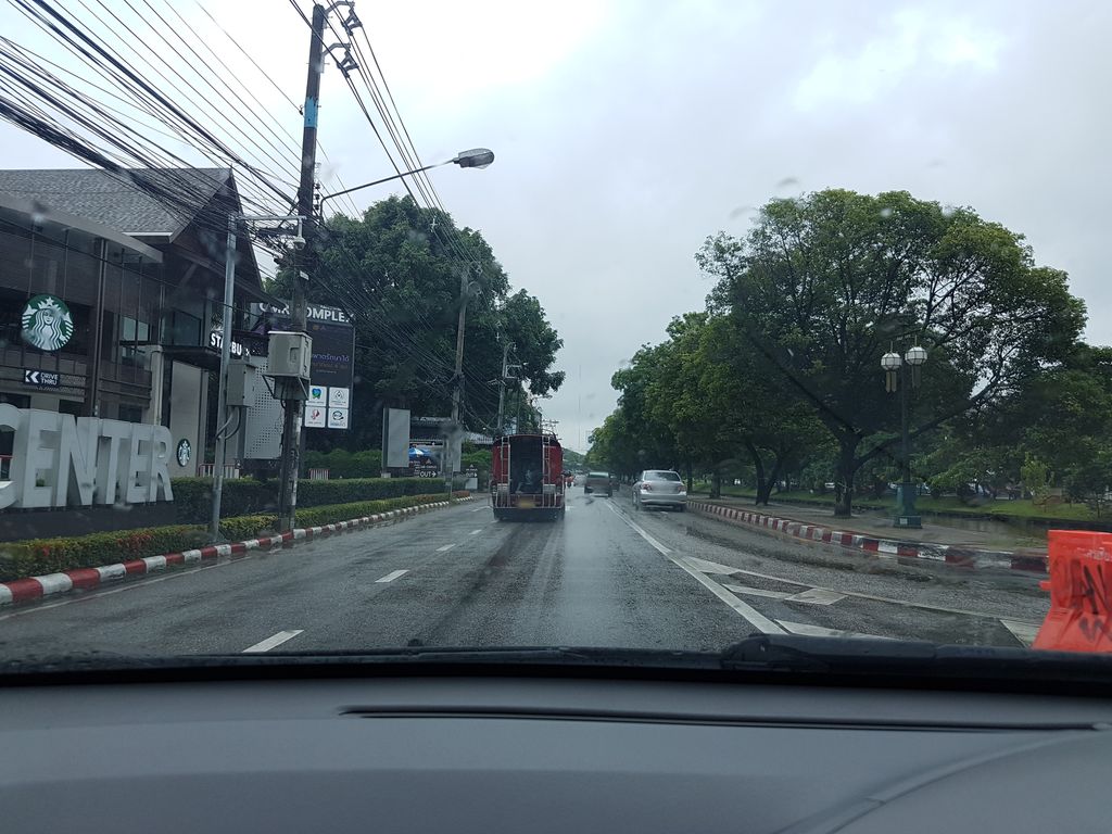 ภาพถนนตรงที่ เดอคูเวียง ตั้งอยู่ ถ่ายโดย ekkarin พ.ศ. 2561 (2018) · A street-level view of where เดอคูเวียง · Doekhuwiang stands, by ekkarin in 2561 (2018)