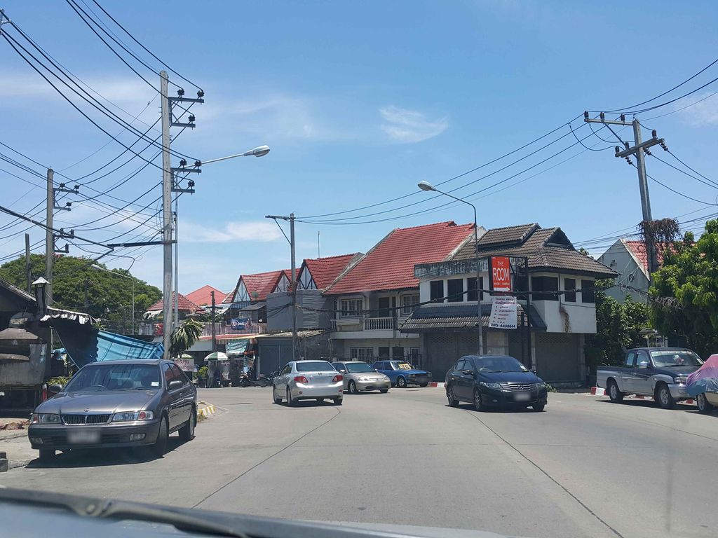 ภาพถนนตรงที่ บ้านหนองอึ่ง ตั้งอยู่ ถ่ายโดย jrcarlsen พ.ศ. 2558 (2015) · A street-level view of where บ้านหนองอึ่ง · Ban Nongueng stands, by jrcarlsen in 2558 (2015)