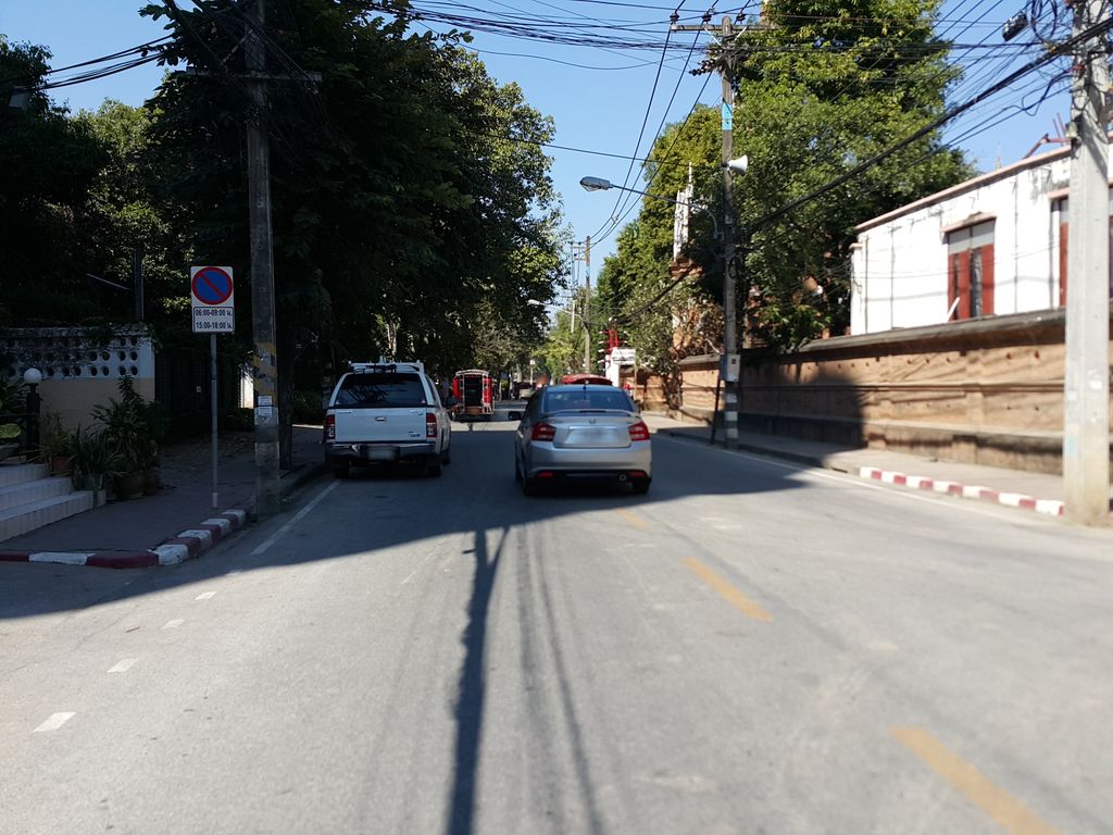 ภาพถนนตรงที่ Na Nirand Romantic Boutique Resort ตั้งอยู่ ถ่ายโดย jrcarlsen พ.ศ. 2558 (2015) · A street-level view of where Na Nirand Romantic Boutique Resort stands, by jrcarlsen in 2558 (2015)