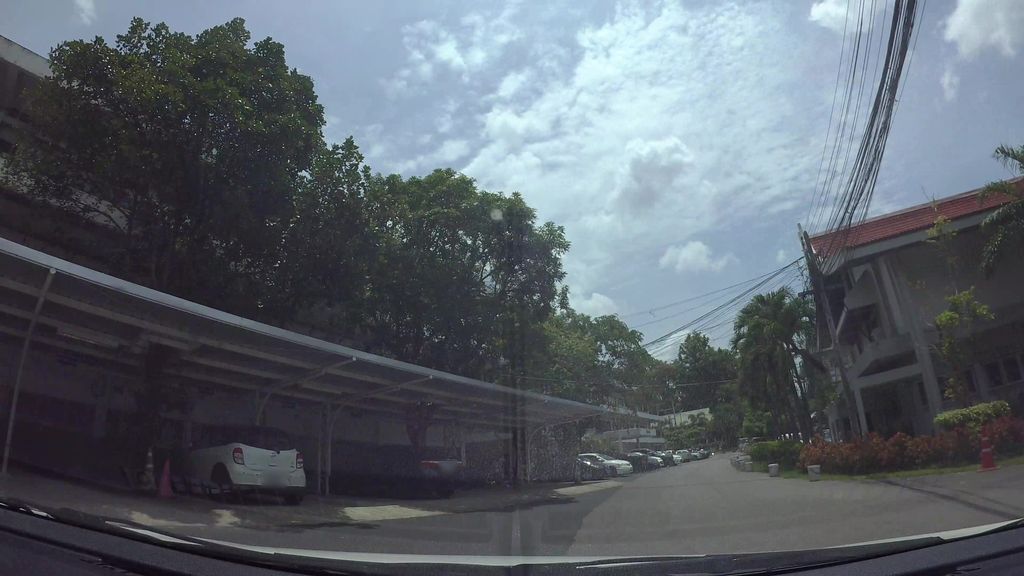 ภาพถนนตรงที่ LAND for LIFEs ตั้งอยู่ ถ่ายโดย kaart_3 พ.ศ. 2562 (2019) · A street-level view of where LAND for LIFEs stands, by kaart_3 in 2562 (2019)