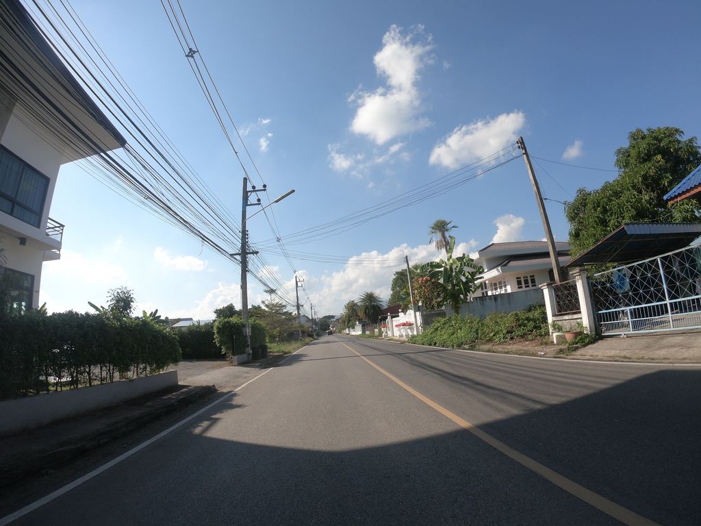 ภาพถนนตรงที่ The Connect Chiang Mai ตั้งอยู่ ถ่ายโดย chanuwath_grab พ.ศ. 2562 (2019) · A street-level view of where The Connect Chiang Mai stands, by chanuwath_grab in 2562 (2019)