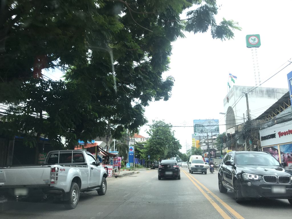 ภาพถนนตรงที่ Thai Vision Church:the Conqueror cooking class ตั้งอยู่ ถ่ายโดย prasert พ.ศ. 2561 (2018) · A street-level view of where Thai Vision Church:the Conqueror cooking class stands, by prasert in 2561 (2018)