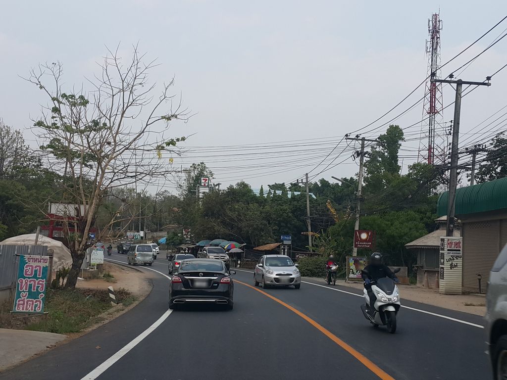 ภาพถนนตรงที่ บริษัท คุ้มเสือตระการ จำกัด ตั้งอยู่ ถ่ายโดย jrcarlsen พ.ศ. 2559 (2016) · A street-level view of where บริษัท คุ้มเสือตระการ จำกัด · Khum Suea Trakan Chamkat Company stands, by jrcarlsen in 2559 (2016)