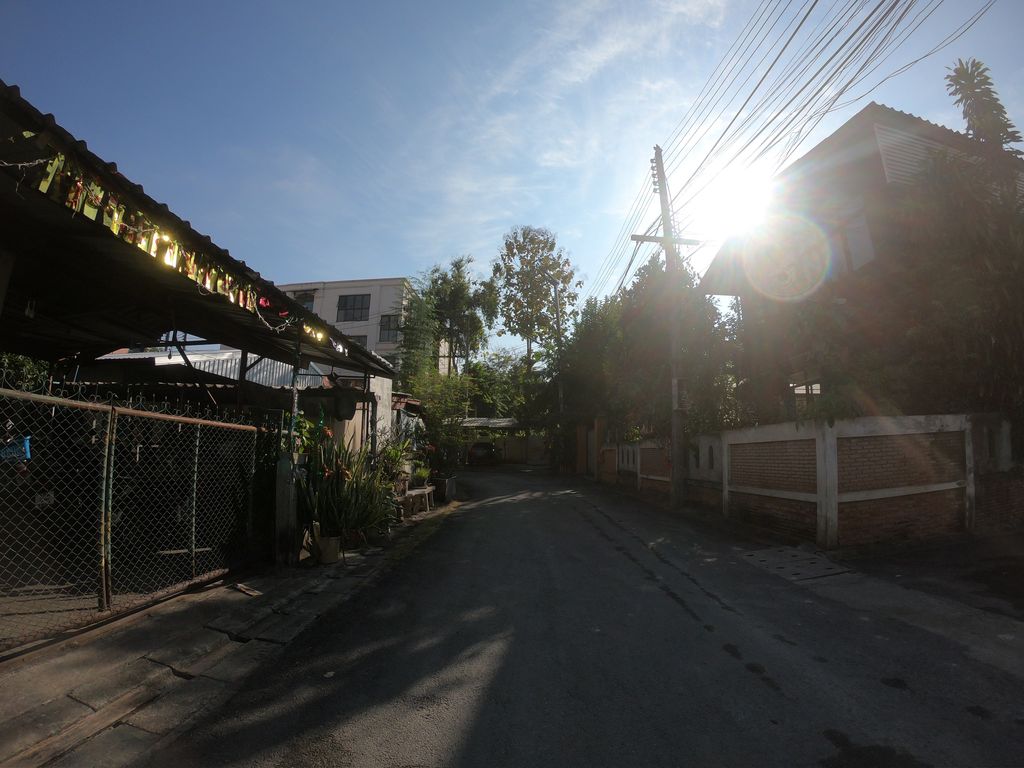 ภาพถนนตรงที่ เเม่ฮองสอน ตั้งอยู่ ถ่ายโดย chanuwath_grab พ.ศ. 2562 (2019) · A street-level view of where เเม่ฮองสอน · Mehongson stands, by chanuwath_grab in 2562 (2019)