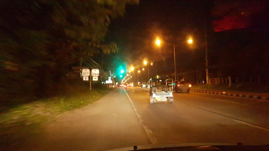 ภาพถนนตรงที่ ริมเวียง คลินิกเวชกรรม ตั้งอยู่ ถ่ายโดย silamanee พ.ศ. 2561 (2018) · A street-level view of where ริมเวียง คลินิกเวชกรรม · Rimwiang Clinic Wetkrarom stands, by silamanee in 2561 (2018)
