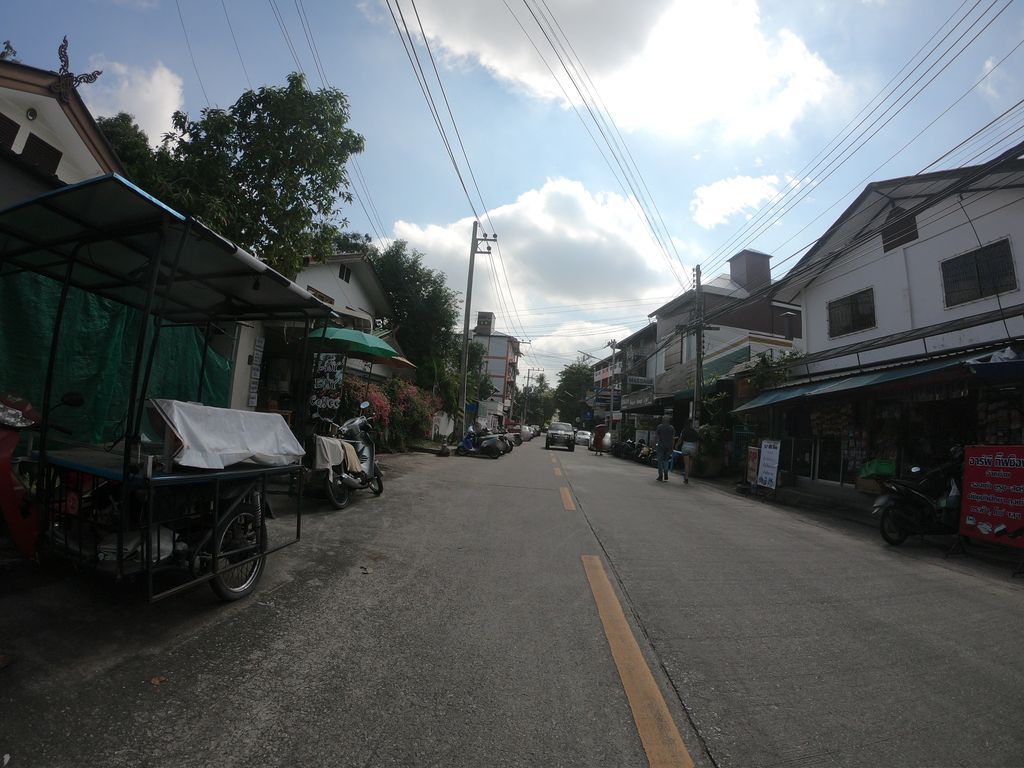 ภาพถนนตรงที่ Buffet House Chiang Mai ตั้งอยู่ ถ่ายโดย chanuwath_grab พ.ศ. 2562 (2019) · A street-level view of where Buffet House Chiang Mai stands, by chanuwath_grab in 2562 (2019)