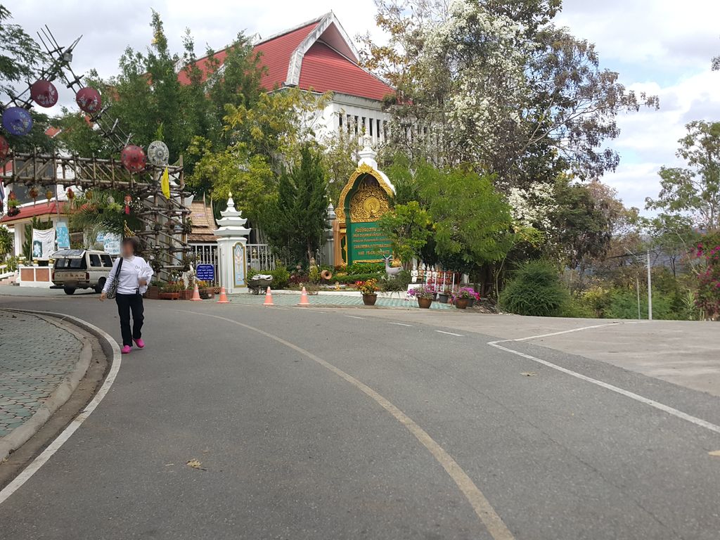 ภาพถนนตรงที่ Sorn's Restaurant and Cafe ตั้งอยู่ ถ่ายโดย jrcarlsen พ.ศ. 2558 (2015) · A street-level view of where Sorn's Restaurant and Cafe stands, by jrcarlsen in 2558 (2015)