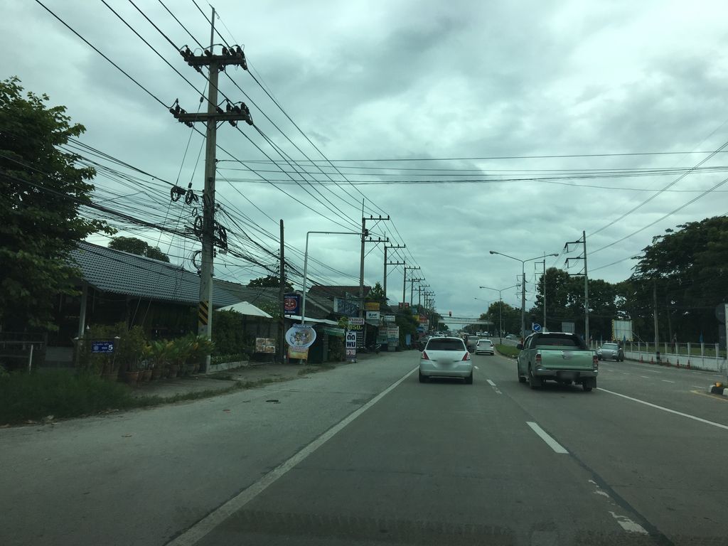ภาพถนนตรงที่ หม่าล่าดอนแก้วกริลล์ Donkaew Grill ตั้งอยู่ ถ่ายโดย wapriz พ.ศ. 2561 (2018) · A street-level view of where หม่าล่าดอนแก้วกริลล์ Donkaew Grill stands, by wapriz in 2561 (2018)