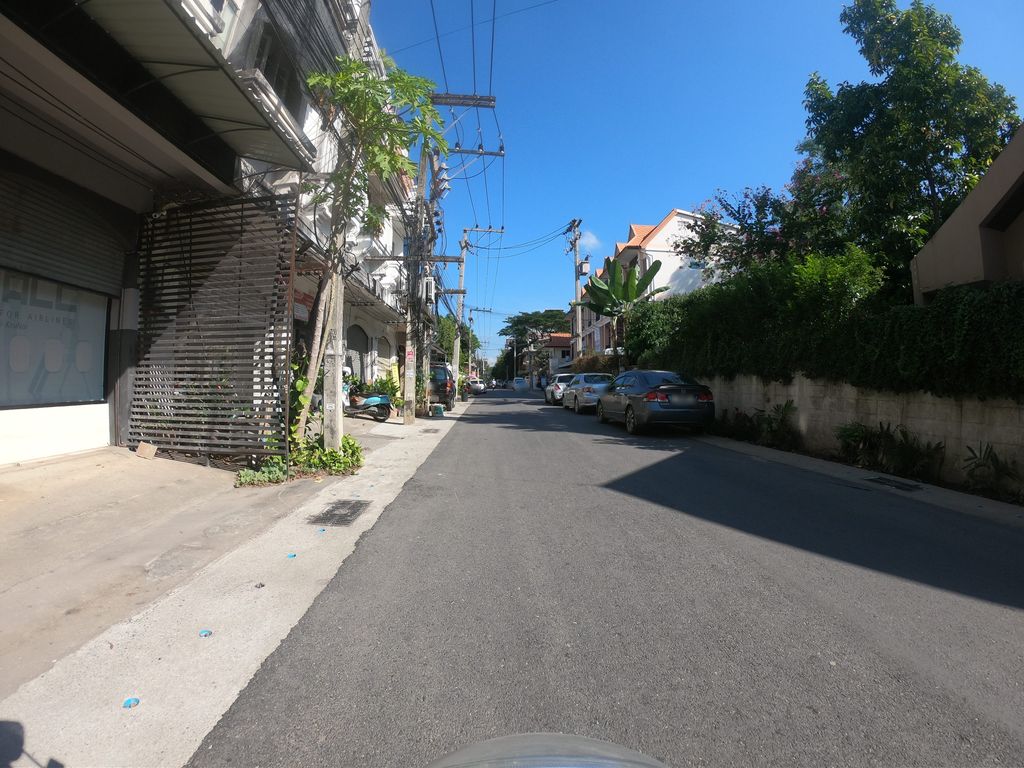 ภาพถนนตรงที่ Super Duper ตั้งอยู่ ถ่ายโดย chanuwath_grab พ.ศ. 2562 (2019) · A street-level view of where Super Duper stands, by chanuwath_grab in 2562 (2019)